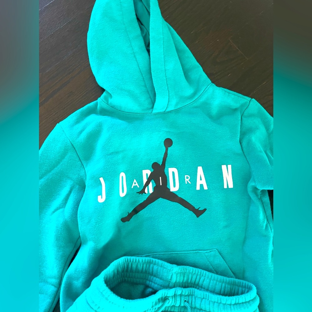 Boys 2 piece Nike outfit